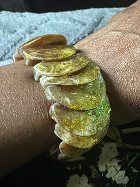 Stretchy Handmade Yellow-Gold Shell Link Bracelet